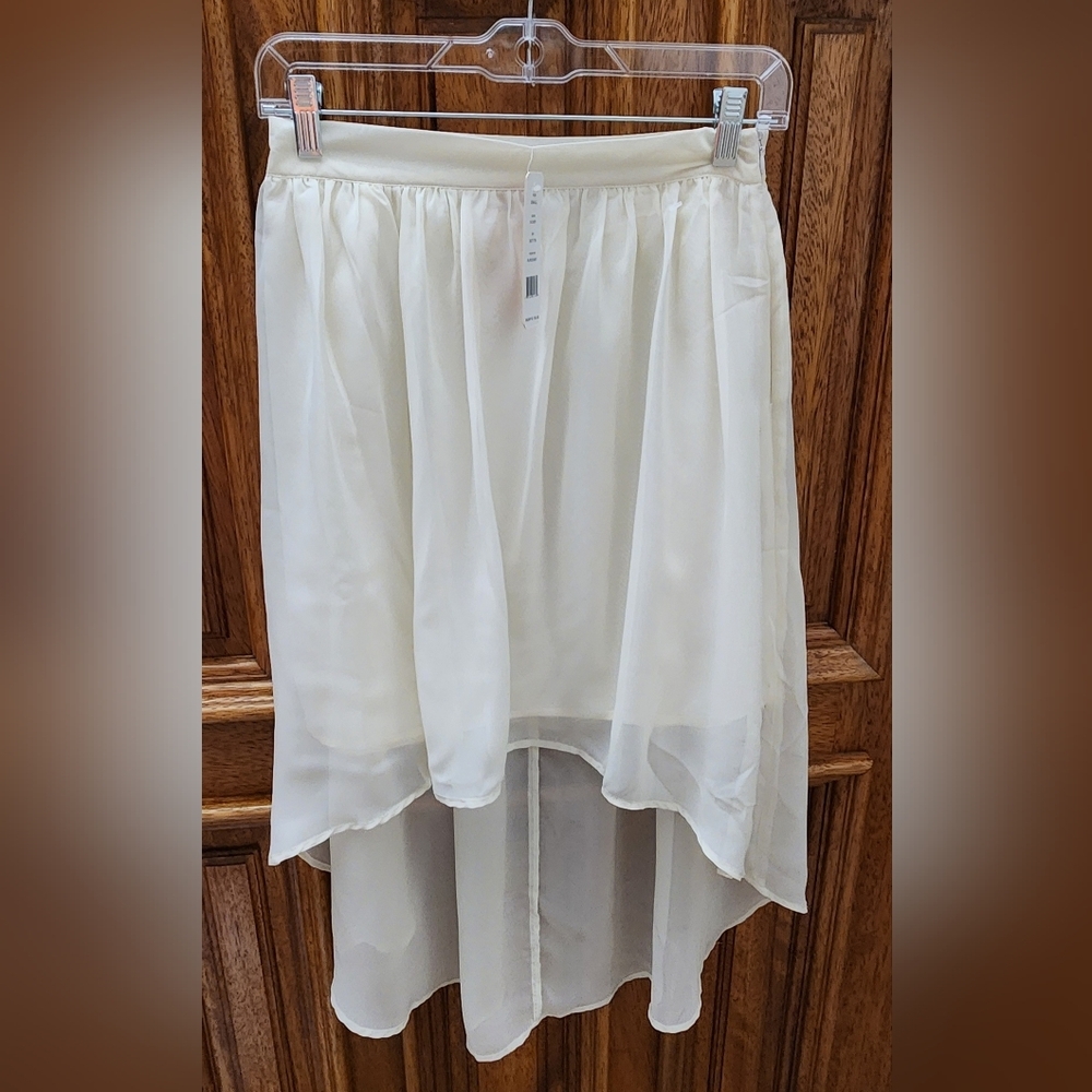 Romeo & Juliet Couture Shirt Ivory Color Size S.